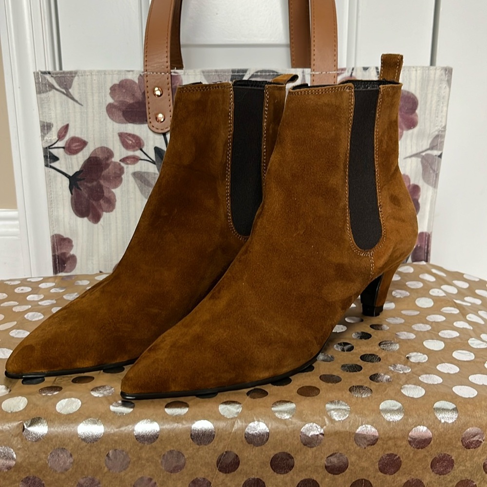 Beautiful suede Di Donna booties